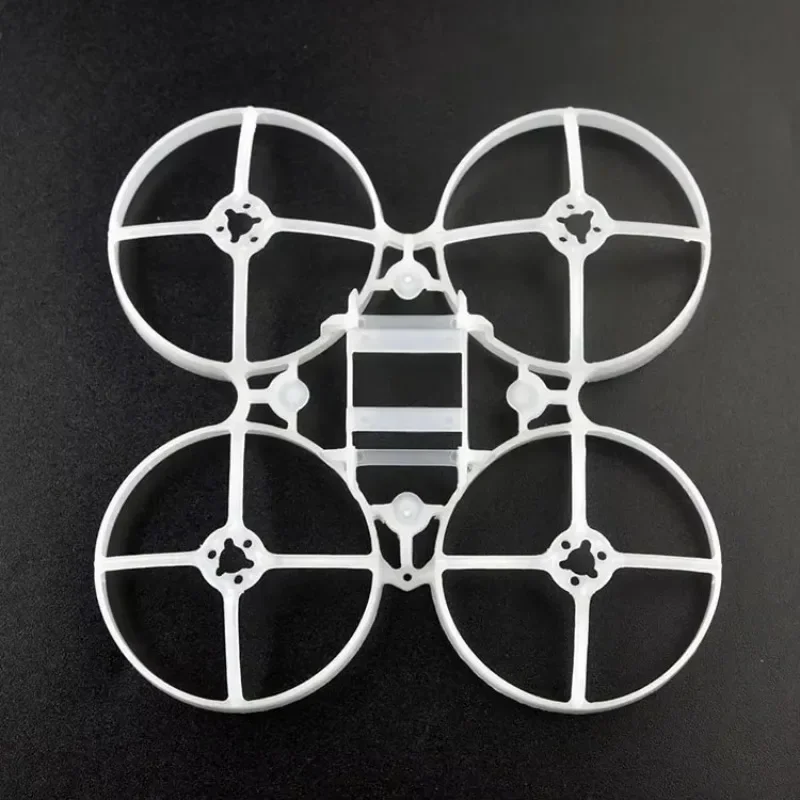 Détail du cadre de drone 75mm V4 pour Moblite7 Mobula7 Happymodel, avec bras et supports moteur visibles