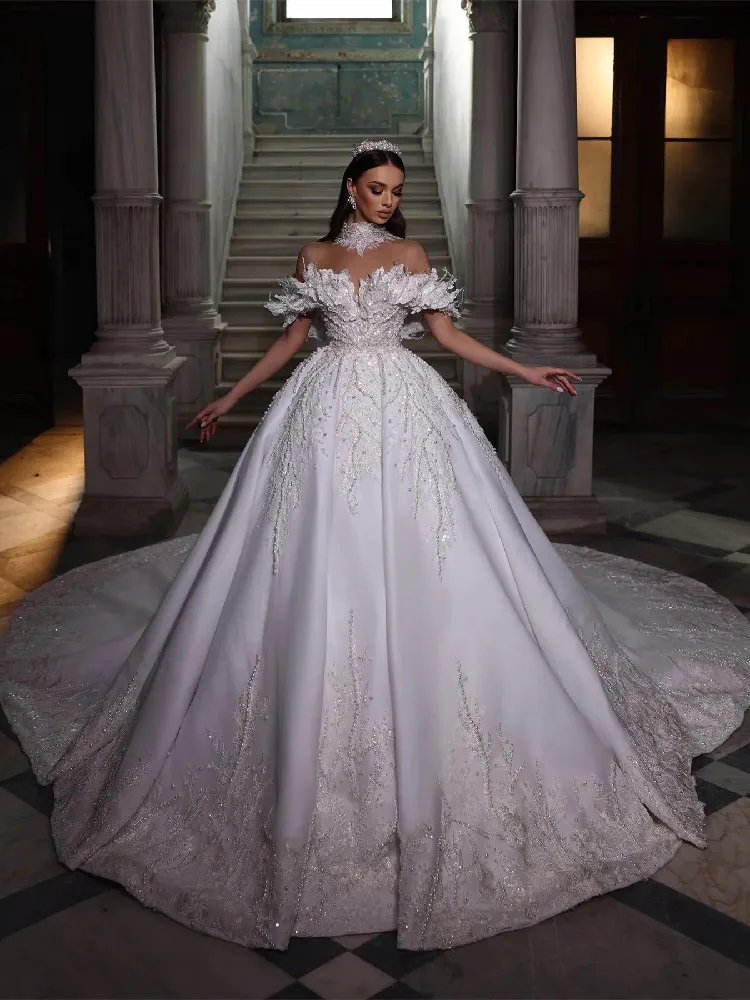 

Exquisite Ball Gown Wedding Dresses Sleeveless Bateau Sequins Lace Appliques Ruffles Beads Pearls Bridal Gowns Vestina De Novia
