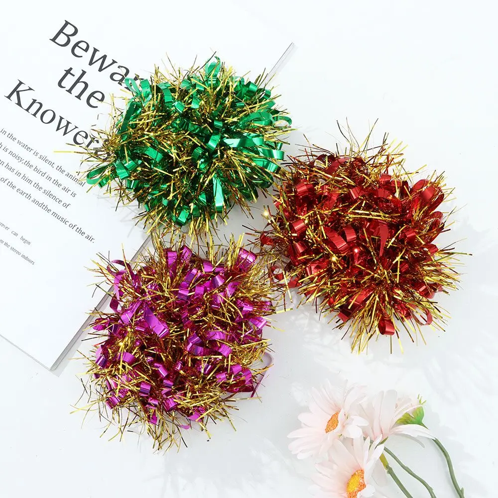 L'Elastico Del Braccialetto Sportivo Di Capodanno Dell'Asilo Esegue Il Fiore Del Polso Del Fiore Della Mano Con Paillettes