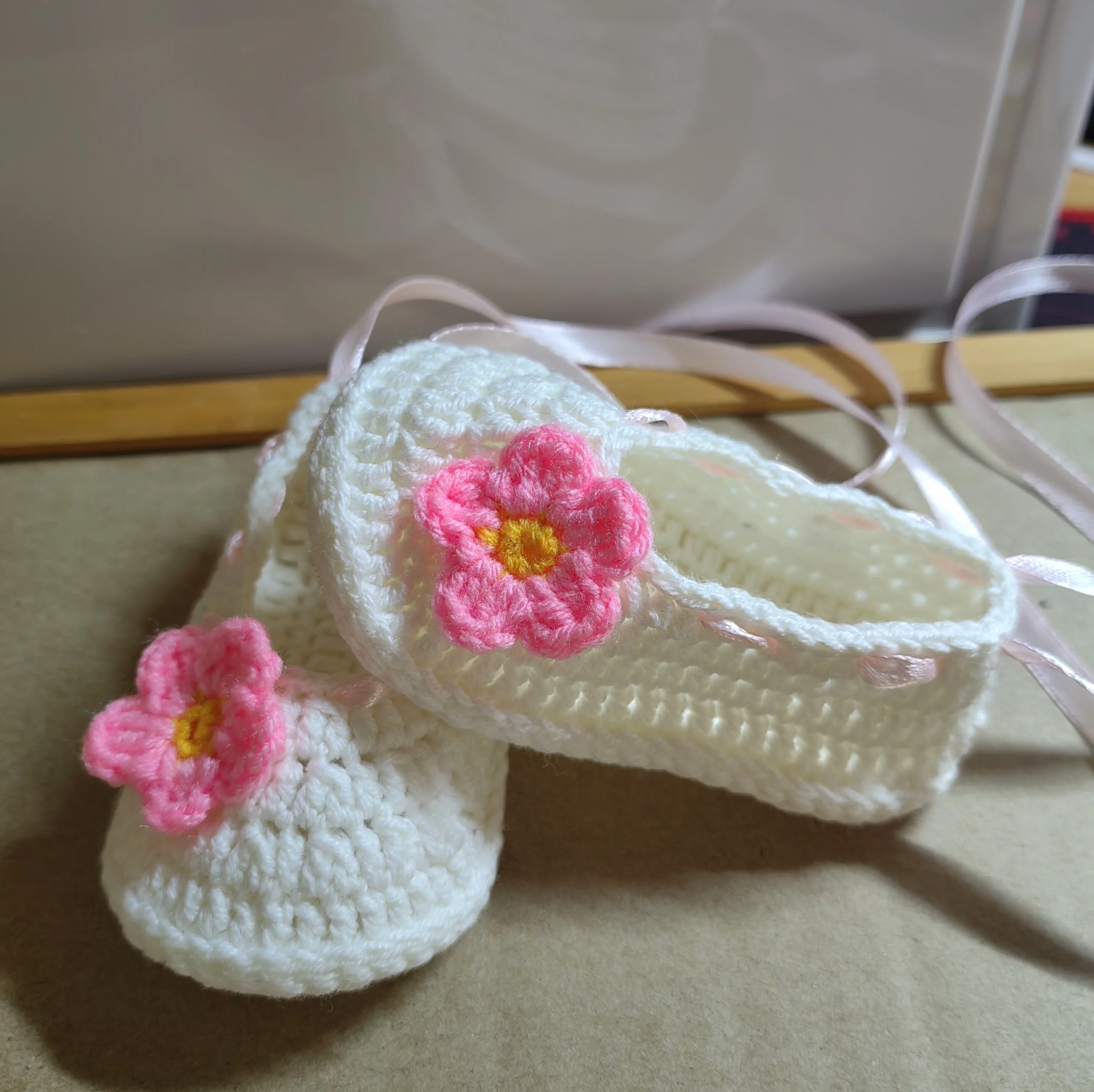 Kids Shoes Grey Crochet Baby Ballerina Shoes in Cotton with Pink Crochet Flower Spring and autumn Baby Shoes Cute Shower Gift