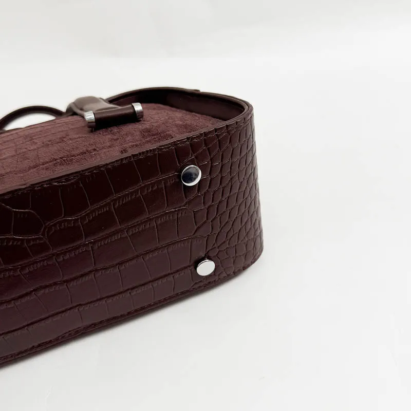 Elegant Cylinder-Shaped Winter Shoulder Bag with Pendant - Luxury Designer Collection