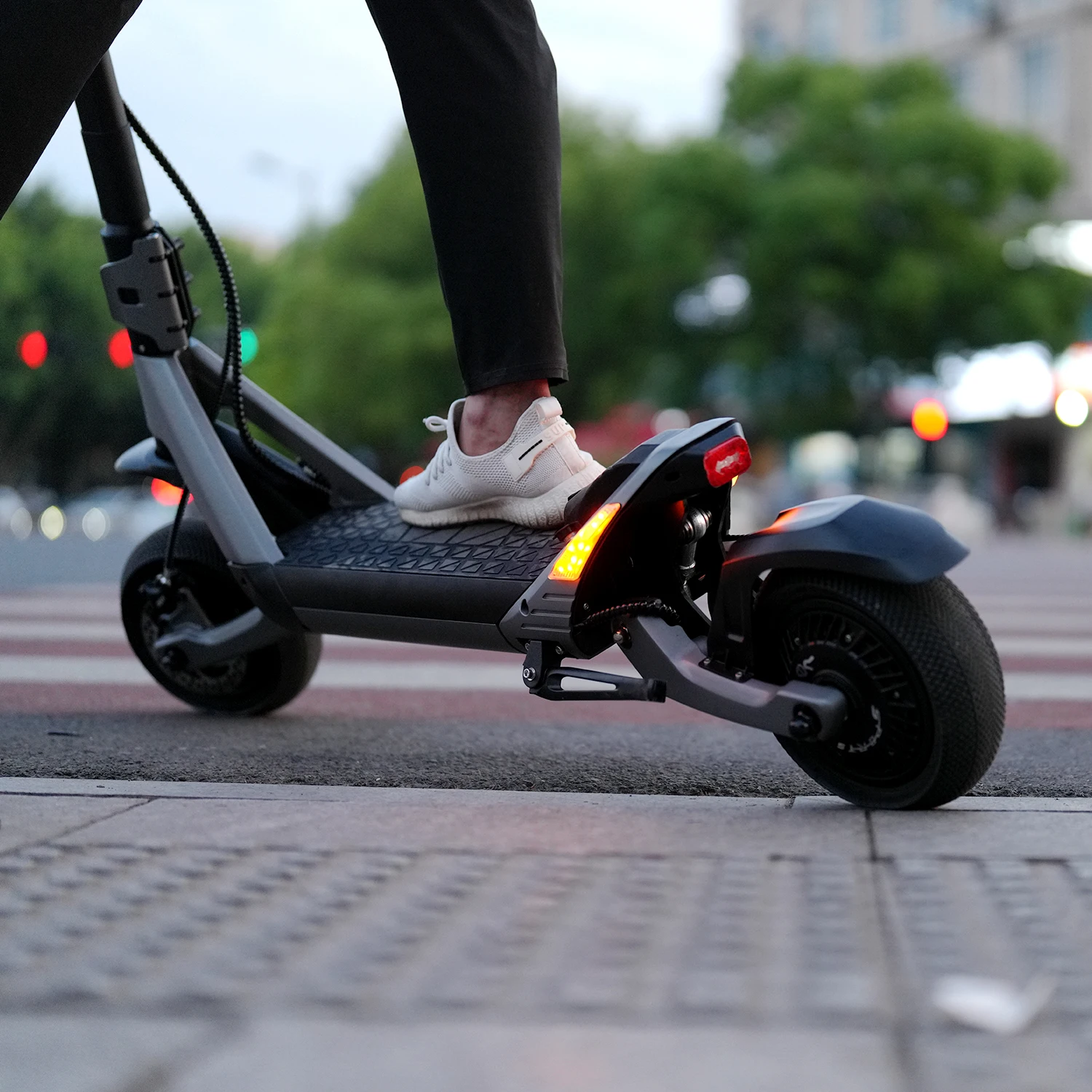 HEZZO Electric Scooter 60V 3200W Dual Motors 1600W 23AH Lithium 10inch Folding Escooter Off-road 60km Long Range Full Suspension