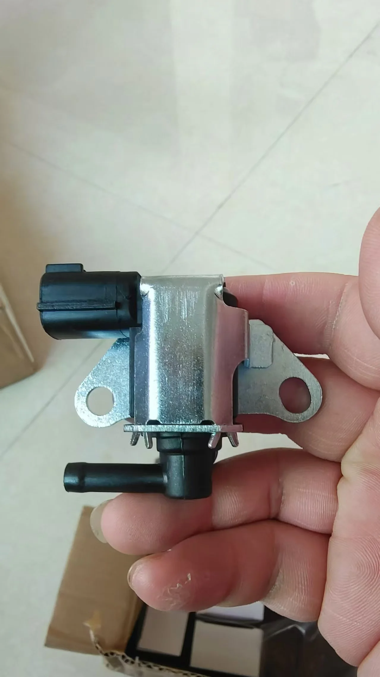 1pcs Car Vapor Canister Purge Solenoid Valve 14930-EN20A K5T46695 14930-EN200 14930-ET000 for NISSAN-CUBE NV200 SENTRA VERSA