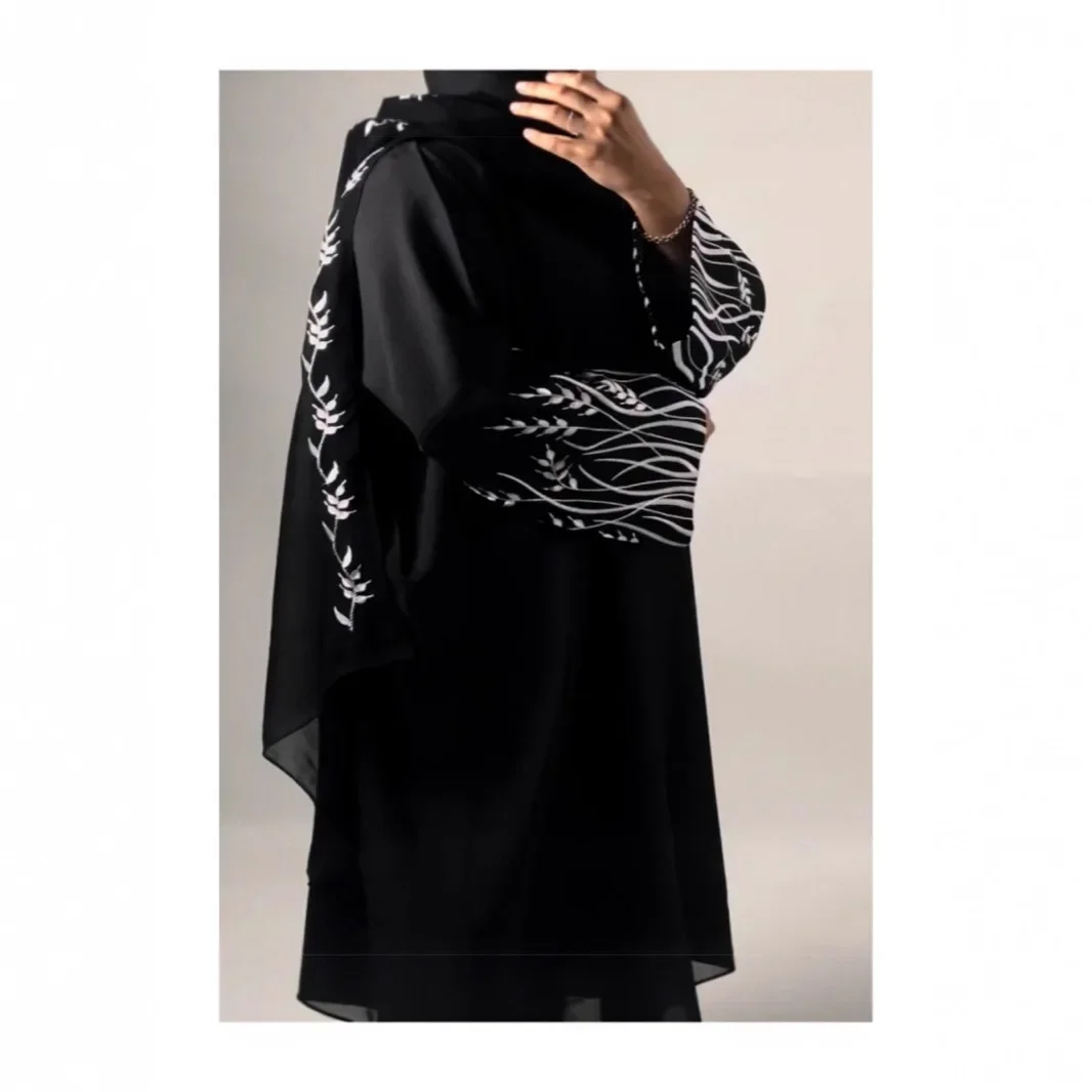 Fashionable Embroidered Long Robe Outerwear Abaya Elegant Muslim Women's Clothing Traditional Arabic Design Stylish Outerwear - Image 4