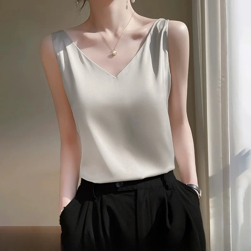 Silk Csole Vest Women's Inner Match Suit Summer V-ne Svel Outer Wear  Silk Satin Surface Small Top Base