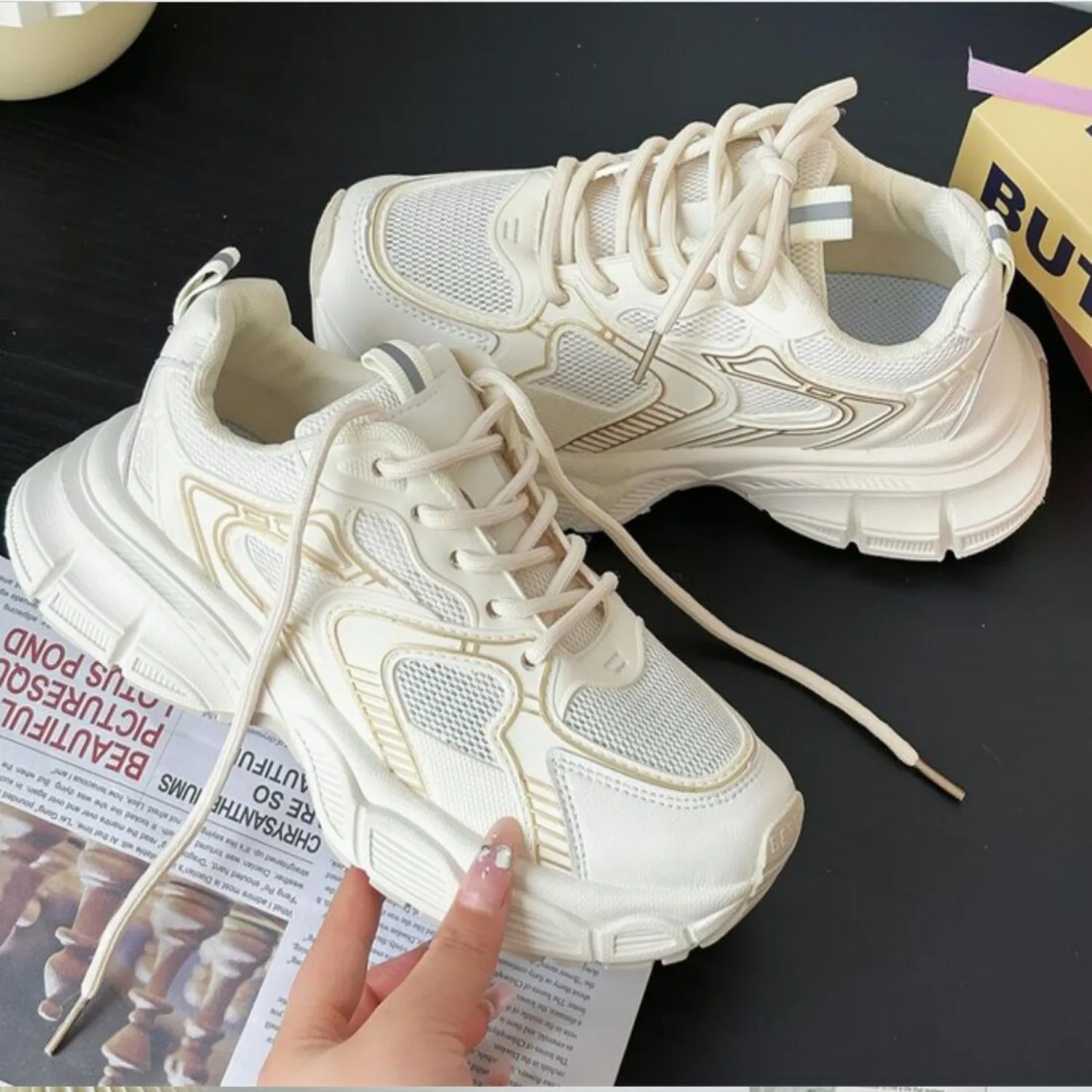 

2024 Hot Korean Casual Shoes Fashion All-match Sneakers Women Vulcanized Lace Up New Internet Celebrity Thick Sole Running Shoes