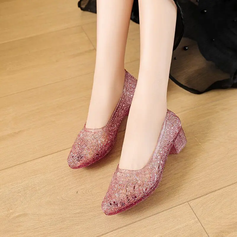 Рисунок 5 - Новинка 2024, сандалии с кристаллами