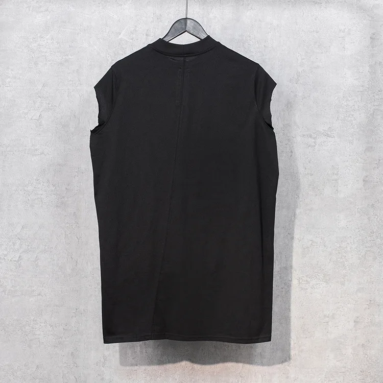 Рисунок 2 - Жилет Ro Vest 21SS с круглым вырезом