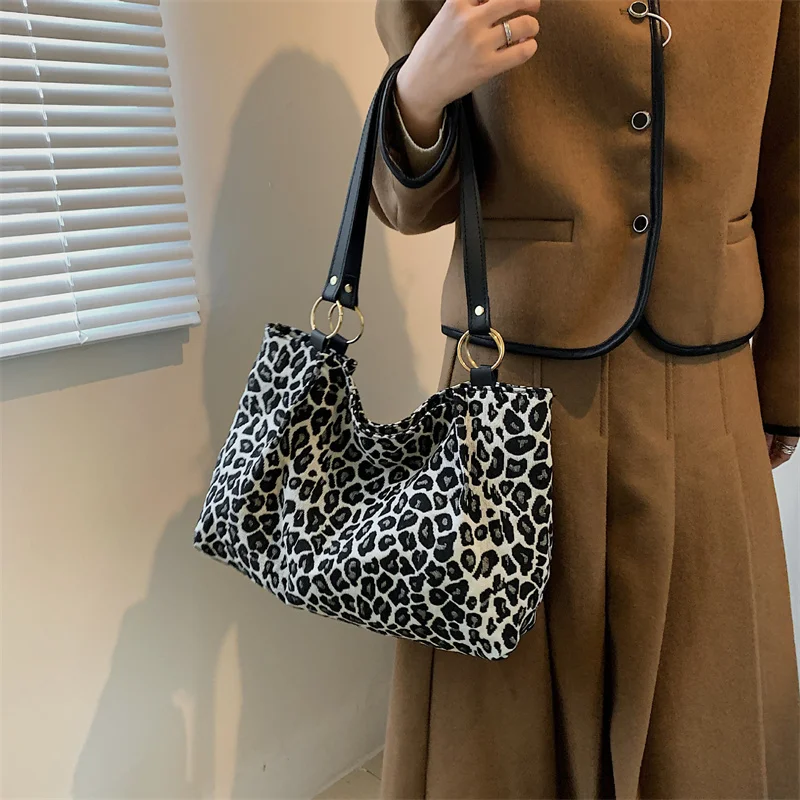 New Fashion Tote Bags Shopping and Travel Canvas Bags New Women Popular Handbags Large Capacity Leopard Shoulder Bags