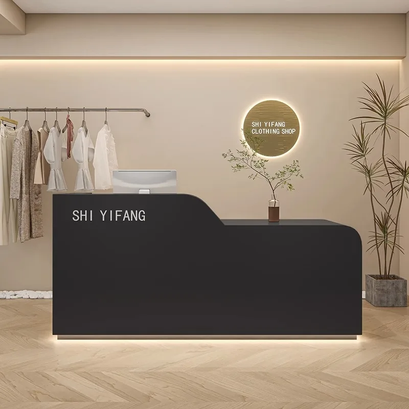 Рисунок 3 - Супермаркет, трибуна