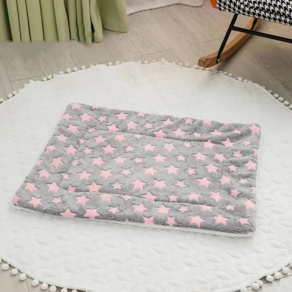 

Pet Sleeping Pad Cozy Cat Bed Mats Double-sided Star Patterned Short Plush Sleeping Pads for Small Dogs Felines Easy to Warm