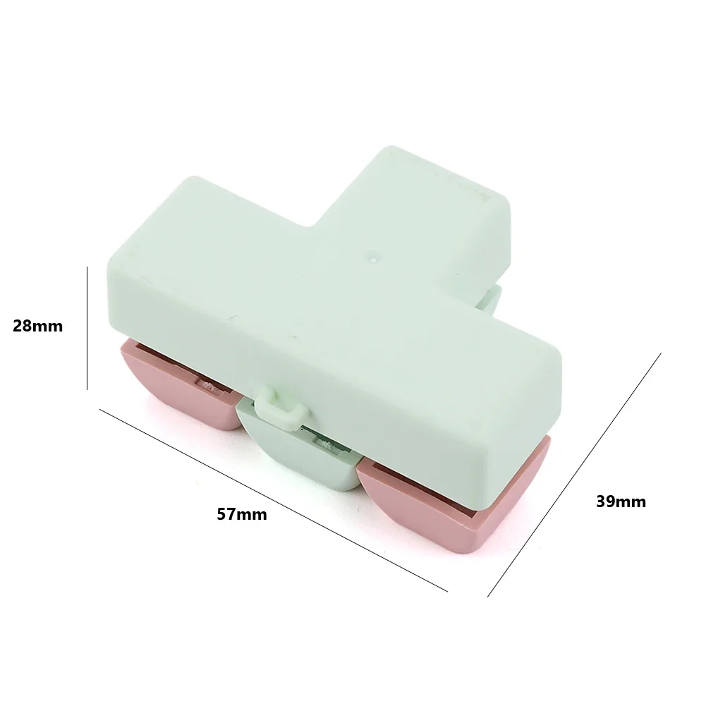 Finger Keyboard Fidget Toys 4 Keys Sensory Fidget Keyring Keycaps Fidget Keyborad Button Finger Calming Keychain for Kids Adults