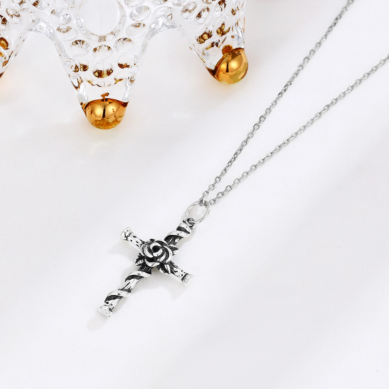 Niche temperament ladies 925 sterling silver retro rose cross pendant necklace versatile fresh clavicle chain