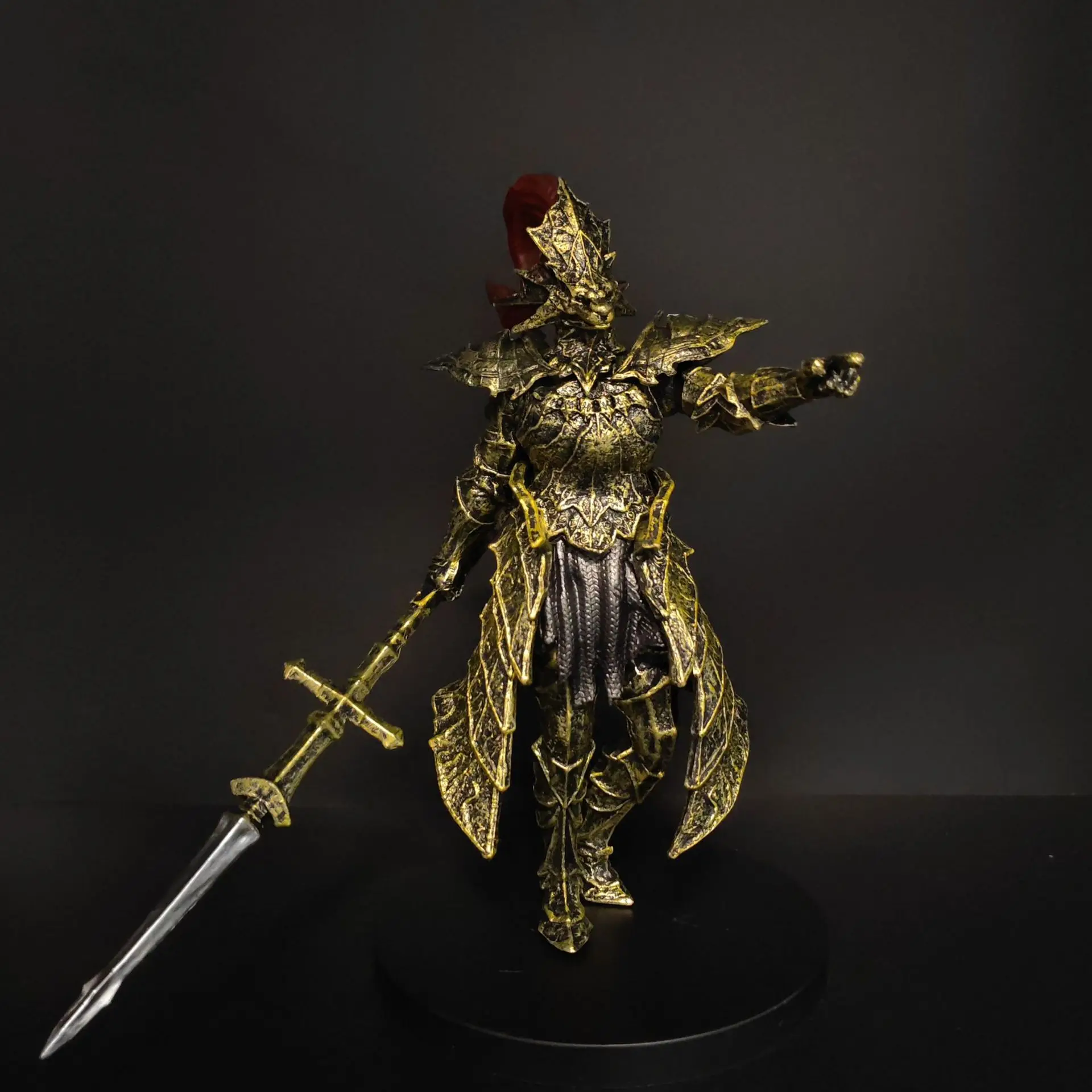 Neue Dragon Slayer Ornstein Dark Souls Wargame Anime Actionfigur PVC-Modell Sammlerstück Desktop-Ornament für Spiele-Enthusiasten
