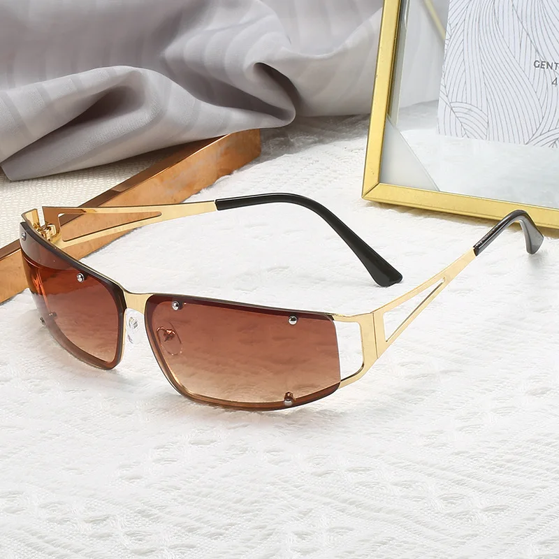 Damenmode Hohle Sonnenbrille Retro Neue Persönlichkeit Straßenfoto Sonnenbrille y2k Steampunk Luxus Klare Linse Trending Shades – Detail 3