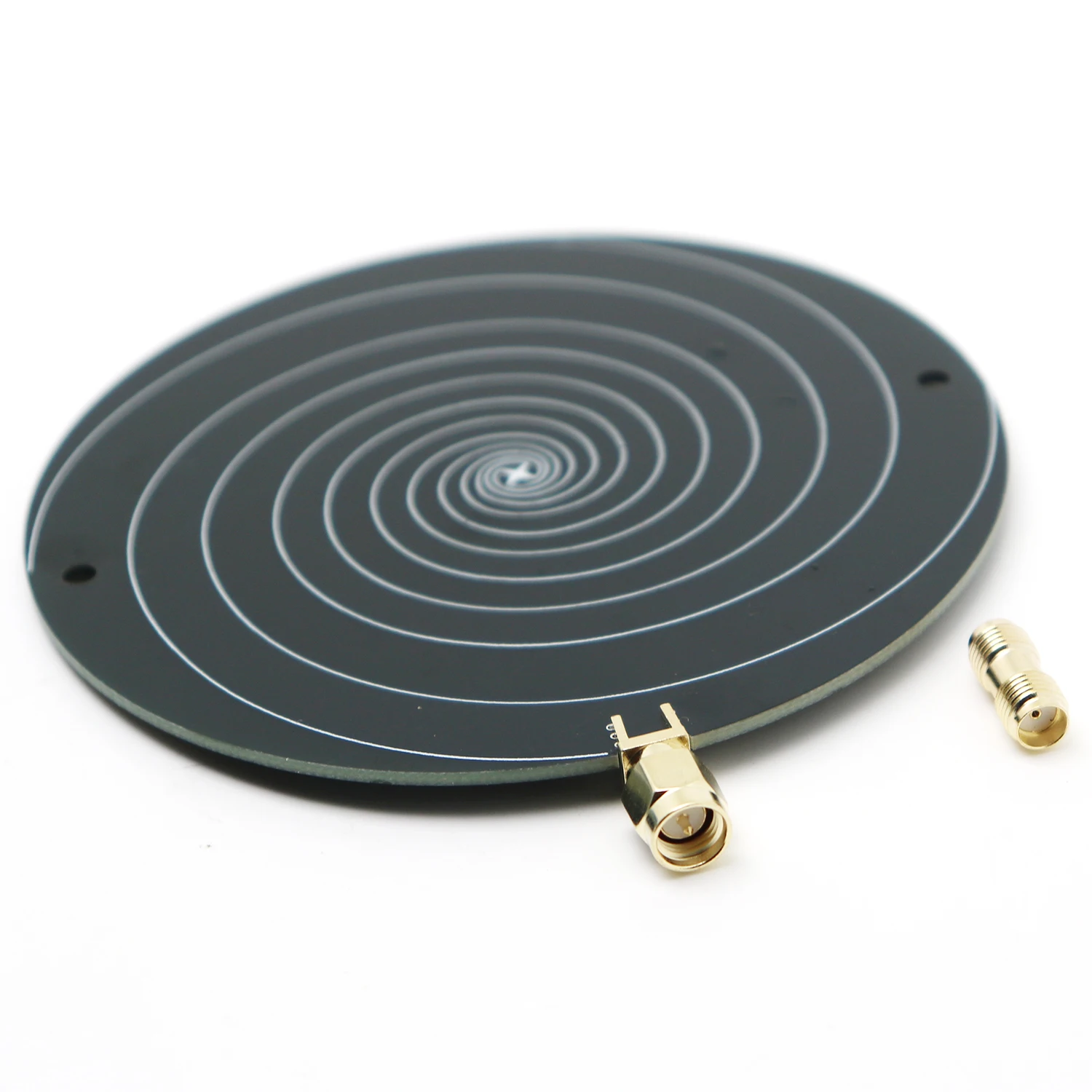 Antenne UWB 900MHz-8GHz en gros plan, avec détails du connecteur SMA et de l'étiquette produit.