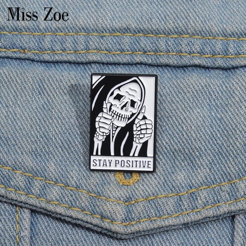 Halloween Gruselige Schädel Emaille Pins Benutzerdefinierte STAY POSITIVE Broschen Revers Abzeichen Punk Gothic Schmuck Geschenk für Freunde