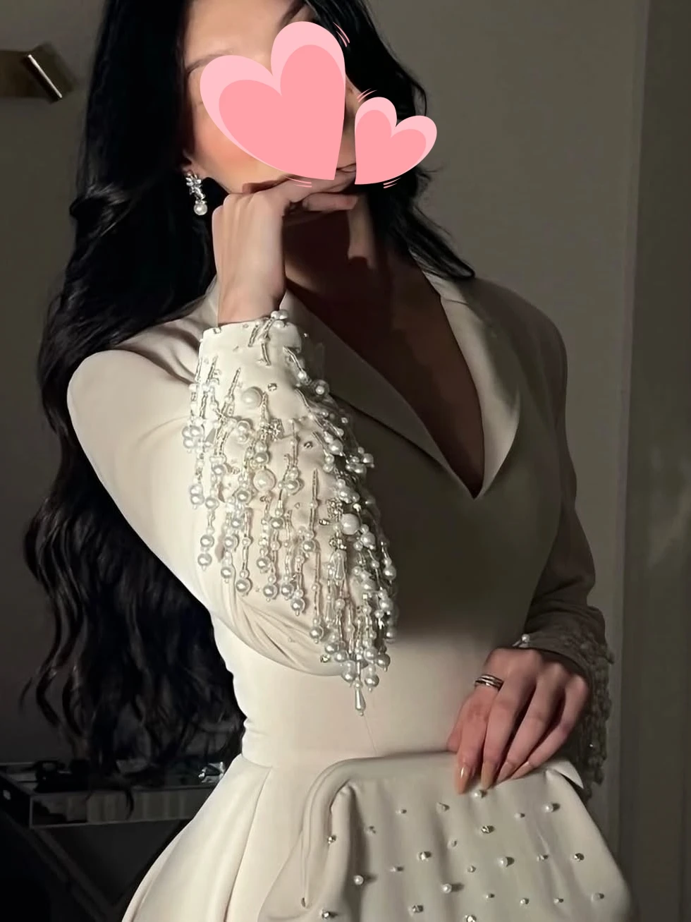 فستان بيج انيق مزين باللولو