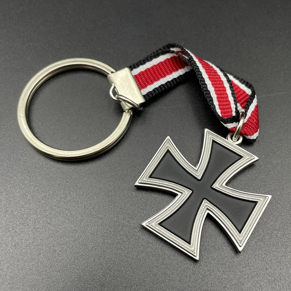 German Badge Key Chain Iron Cross Key Ring Decorative Commemorative Medal medal badge cartoon keychain