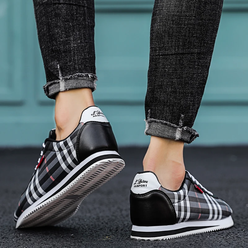 Brand Design 2026 New Men's Lightweight Non-slip Breathable Wear-resistant Running Sports Fashion Versatile Casual Shoes 4