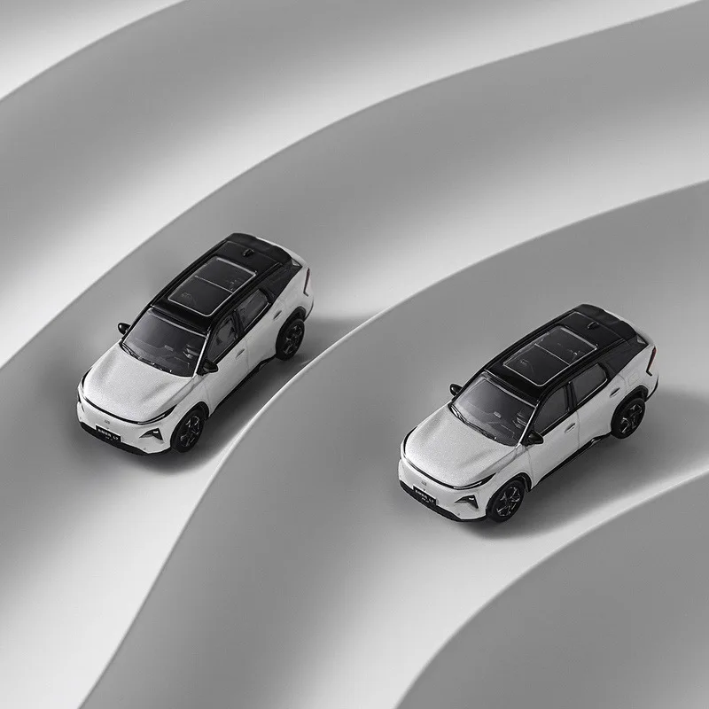 

1:64 Geely Galaxy L7 Новая модель автомобиля из сплава энергии Литые металлические миниатюрные Автомобили Модель автомобиля Имитация Коллекционная игрушка Подарки