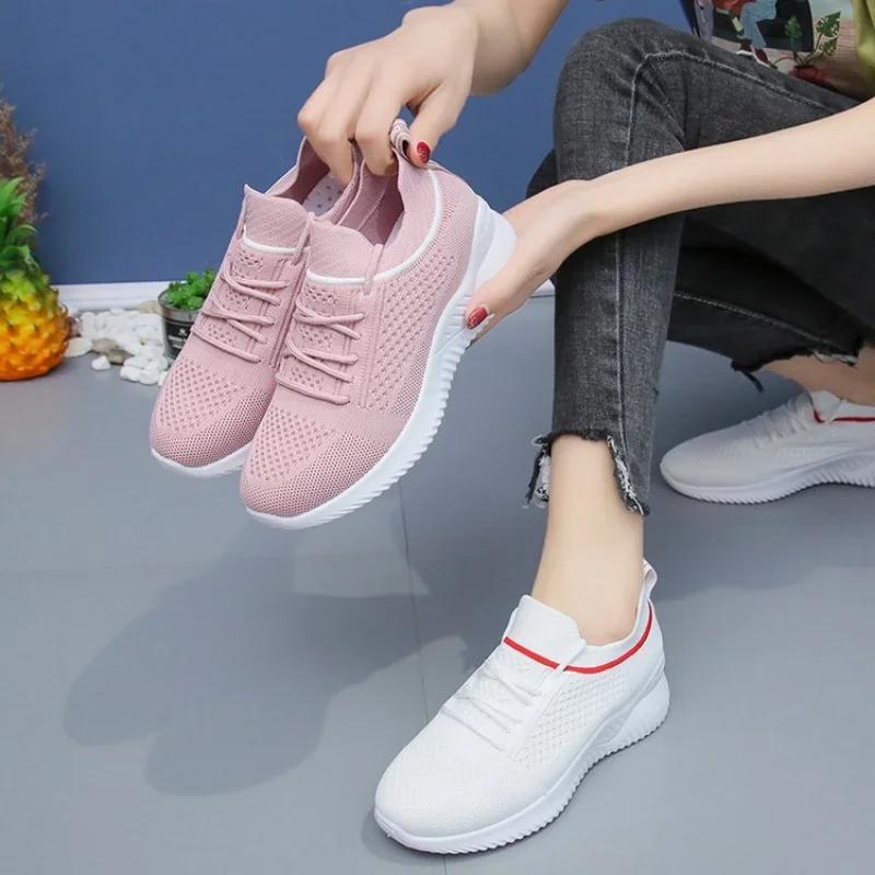 Elegant woman shoes with low heels Sports running shoes, comfortable casual shoes, breathable fly woven mesh women's shoes