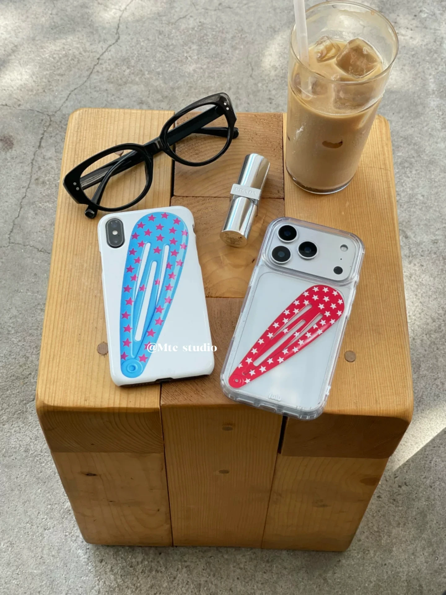Blue and Polka Dot Hair Clip Phone Case - Niche Y2K Style Cover