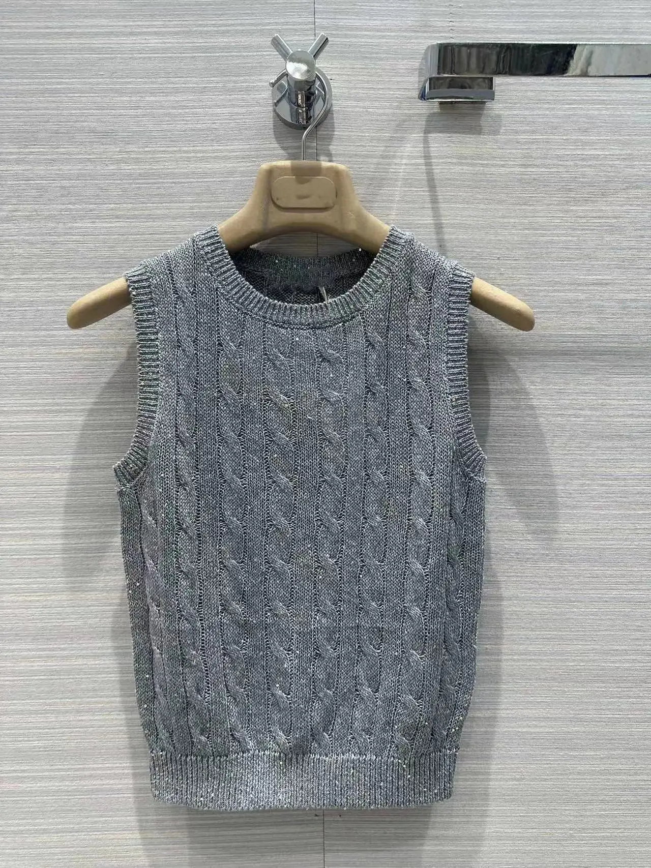 

Fyion 2023 Women High Quality Knit Pullover Vest Runway Chic Solid Sequins Slim Tops Sexy Gray Sweater