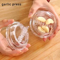 สับครัวเครื่องมืออเนกประสงค์เครื่องใช้ในครัวเรือนใหม่ลูกกลิ้งบดด้วยมืออุปกรณ์กระเทียมแถบอุปกรณ์เสริมแกดเจ็ต 2