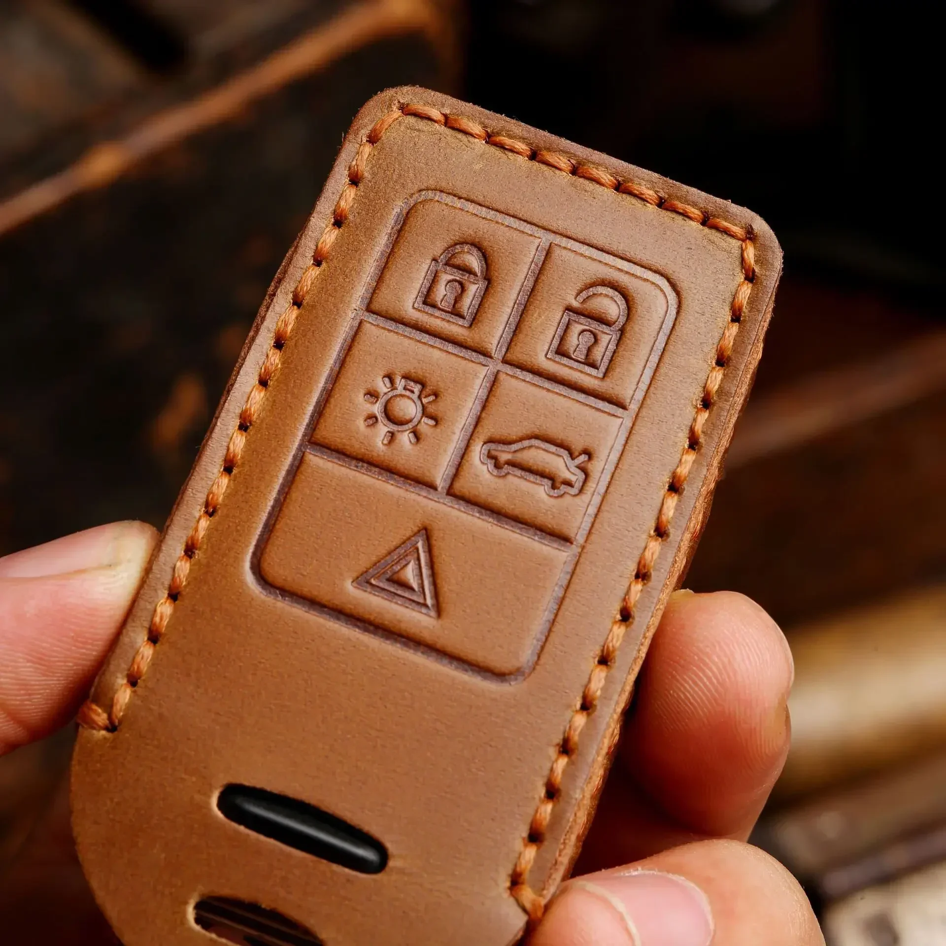 Leather Protector Fob Case key case key case cover car key shell car key chain for Volvo S60 S80 V60 XC60 XC70 S60L V40 XC90 Keyless Go Remote Car Key Cover