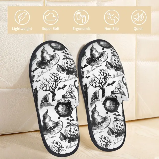 모피 슬리퍼 할로윈 패턴 오픈 토 플러시 폼 슬라이드 슬리퍼는 부드러운 플러시 소재와 내구성 있는 EVA 폼 밑창으로 만들어져 집에서도 편안하고 따뜻한 신발입니다.
