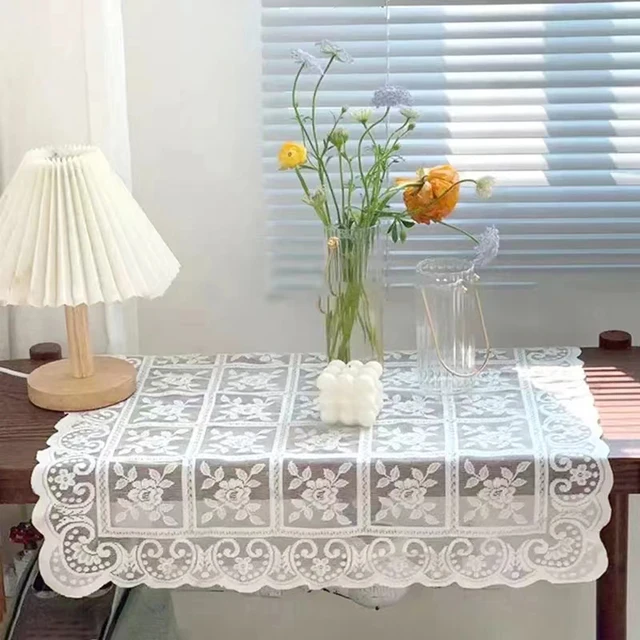 Une nappe en dentelle brodée antique - Nappe carrée en polyester avec processus de coupe de fleur élégante de couleur unie, 100% polyester 4