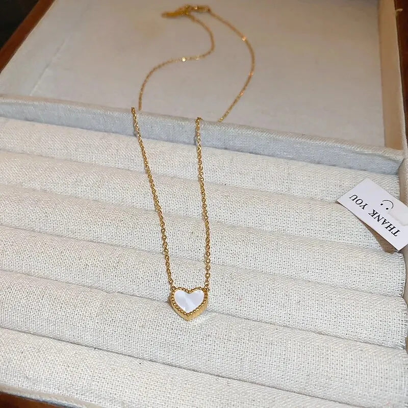 قلادة قلب من التيتانيوم الصلب للنساء ، مزاجه بسيط...