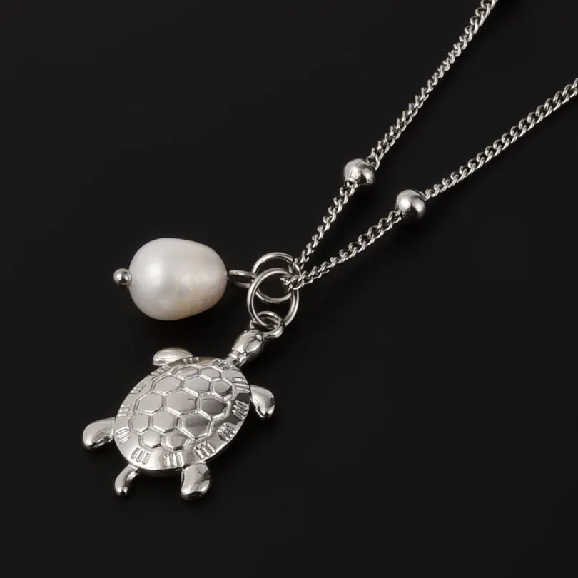 Collana con cavalluccio marino in oro, ciondolo a forma