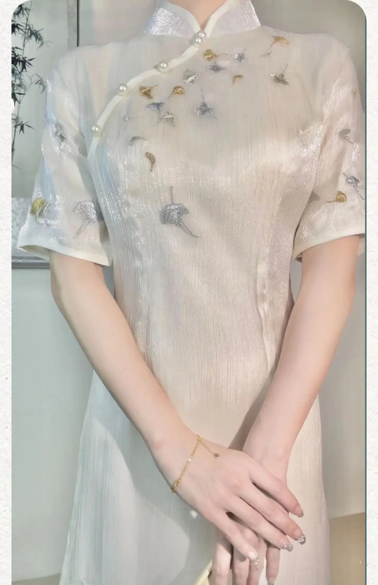 

2023 Elegant Cheongsam Qipao New Chinese Light National Style Ginkgo Leaf Embroidery Champagne Color Summer Dress Robe Chinoise