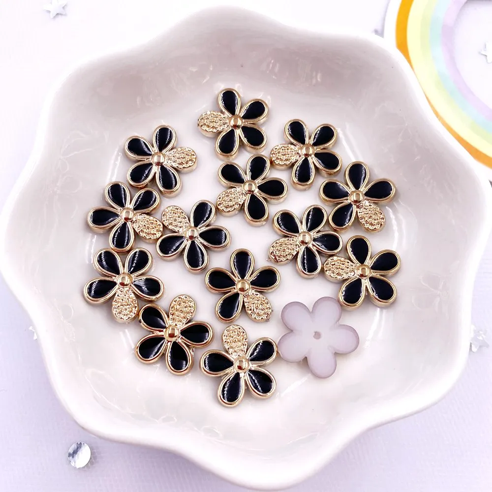 50pcs 다채로운 아크릴 화이트/블랙 컬러 황금 꽃 플랫 백 버튼 Applique DIY 스크랩북 장식품 공예 Accessorie V02