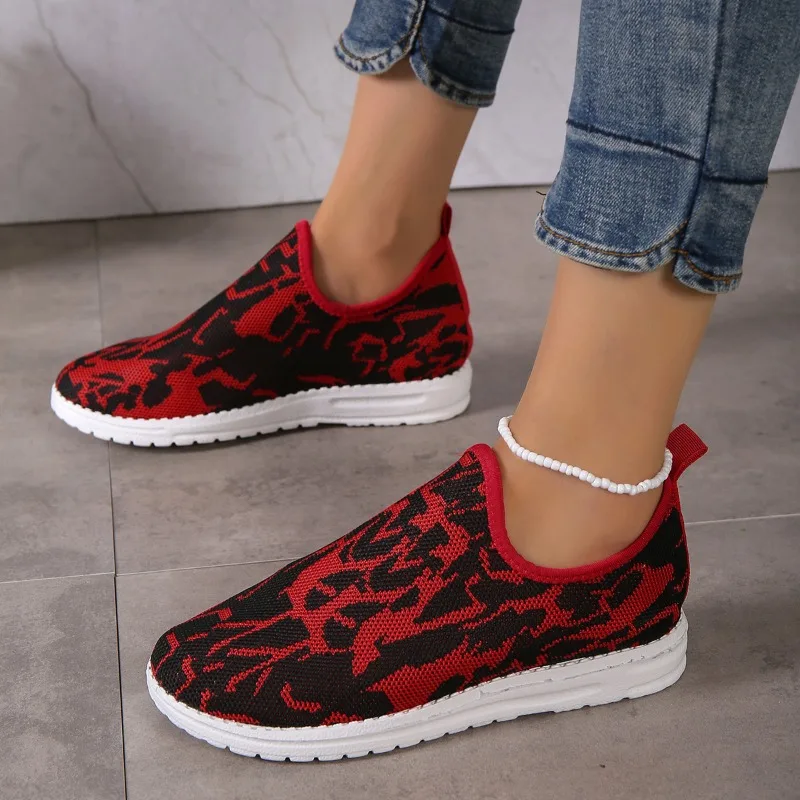 New Mix Color Soft Sole Sneakers for Women Autumn 2023 Slip-On Breathable Knitted Flat Shoes Woman Light Non-Slip Shoes