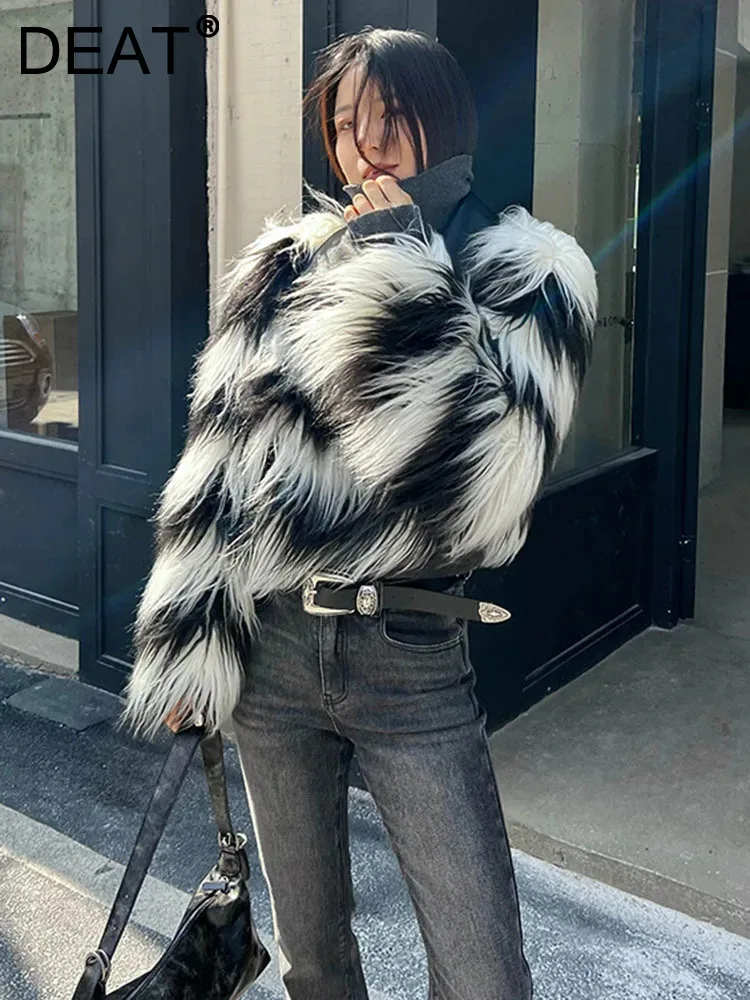 

Женское однобортное пальто из искусственного меха DEAT, черно-белое Полосатое градиентное пальто из искусственной кожи с лацканами, разных цветов, зима 2023, 7AB2986