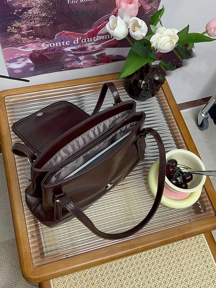 

Vintage Commuter Large Capacity Oil Waxed Leather Underarm Tote Bag For Women Spring New Simple Solid Color One Shoulder Handbag
