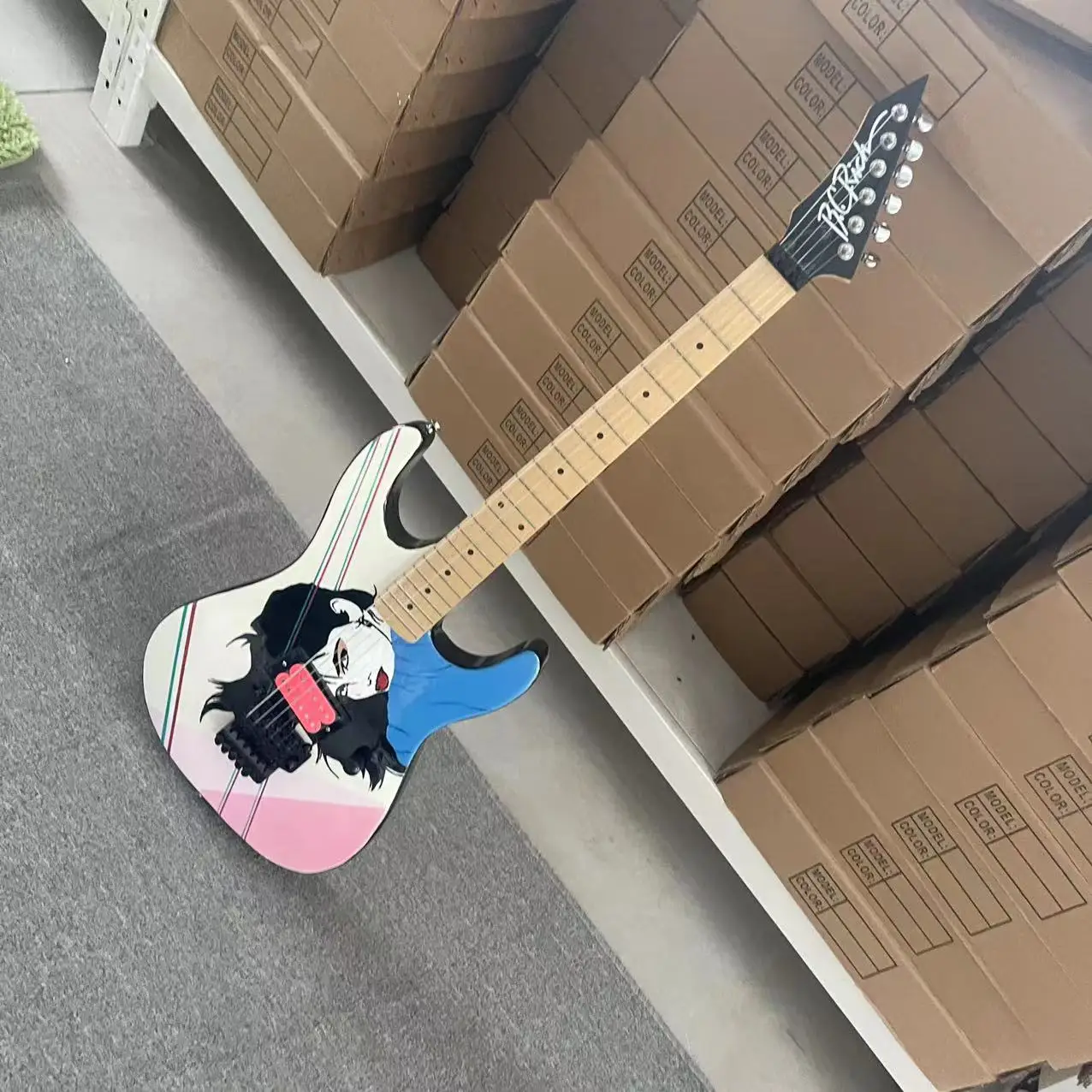 

B. C hand-painted beauty pattern 6 string electric guitar split electric guitar, hand-painted beauty pattern body, high gloss, m