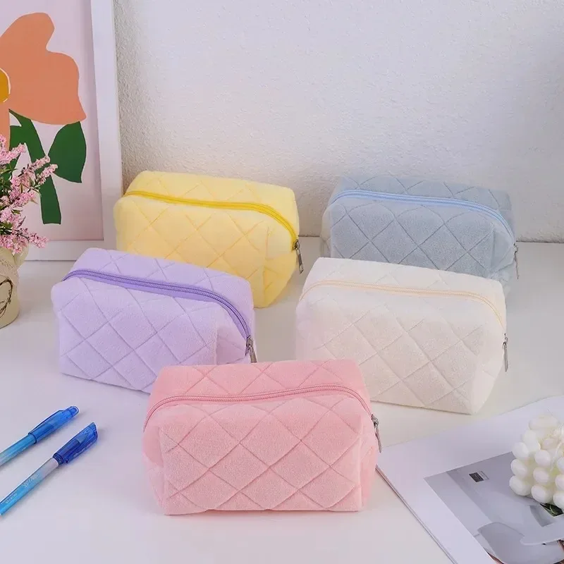 Girls Soft Plush Travel Cosmetic Bag Organizer Case Cute Lady Make Up Case Necessaries Solid Color Plaid Makeup Bag for Women