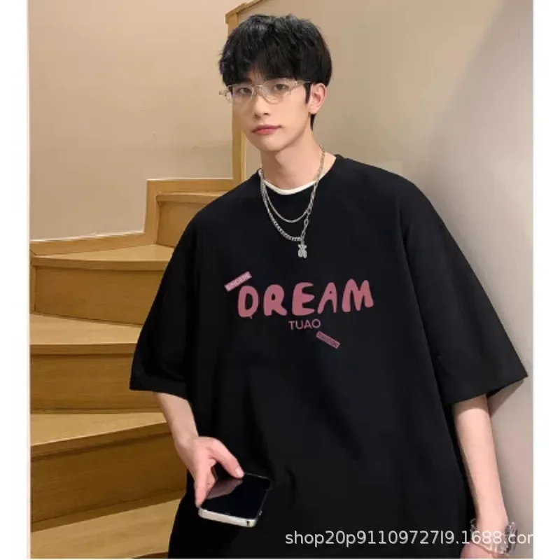 فضفاض عصري قصير الأكمام الرجال تي شيرت تنفس الكرتون طباعة الصيف أزياء عارضة أعلى نصف كم هونغ كونغ نمط المحملة