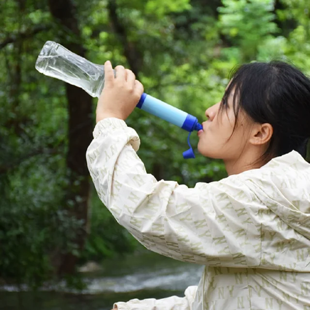 เครื่องกรองน้ํากลางแจ้ง แคมป์ปิ้ง เดินป่า ชีวิตฉุกเฉิน เครื่องกรองน้ําแบบพกพา เหมาะสําหรับลําธาร ทะเลสาบ แคมป์ปิ้งกลางแจ้ง 1