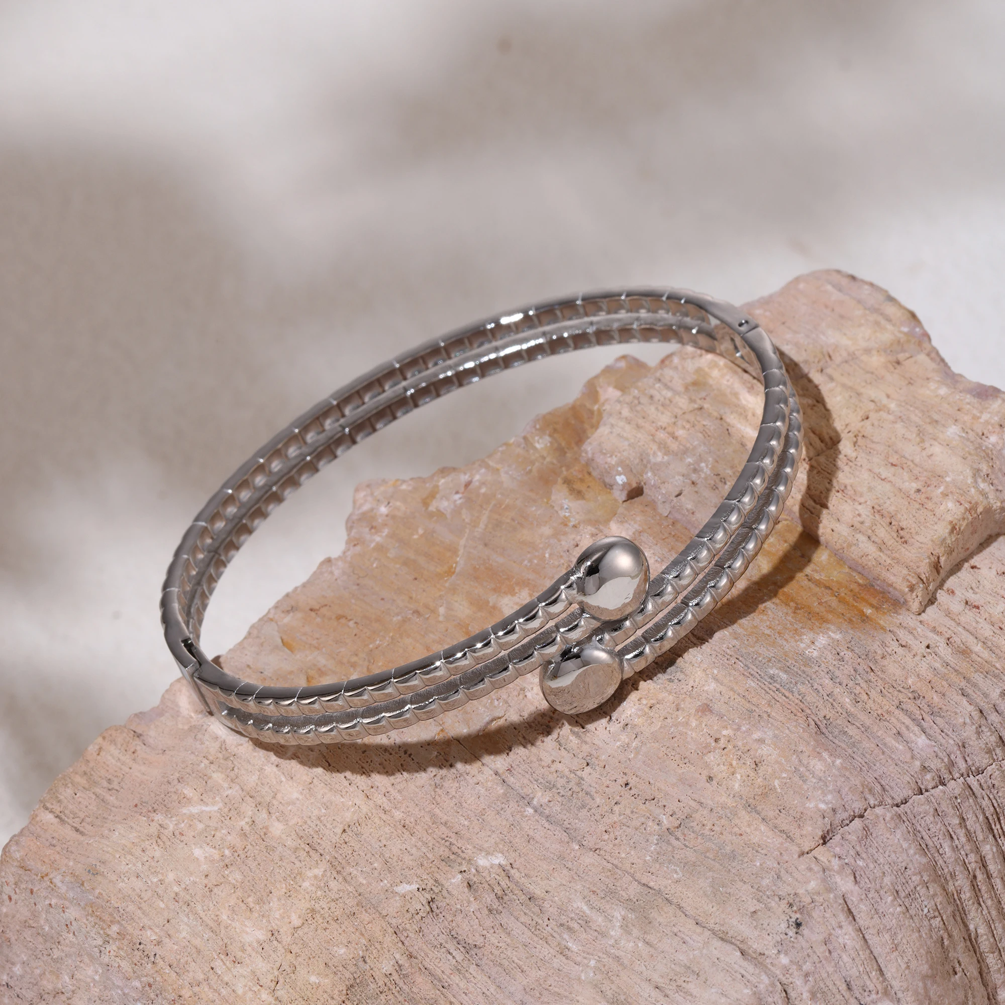 Einzigartiger täglicher Edelstahl-Armband-Armreif für Frauen, 18 Karat vergoldet, zu öffnende Manschette, Schnitzerei-Stil, Schmuck, Geschenk – Detail 7