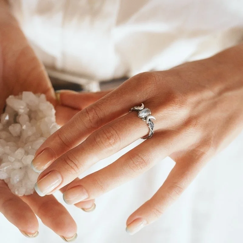 Finger Ring Woman Fashion Vintage Bohemian Triple Moon Phase Natural Moonstone Engagement Party Wedding Jewelry
