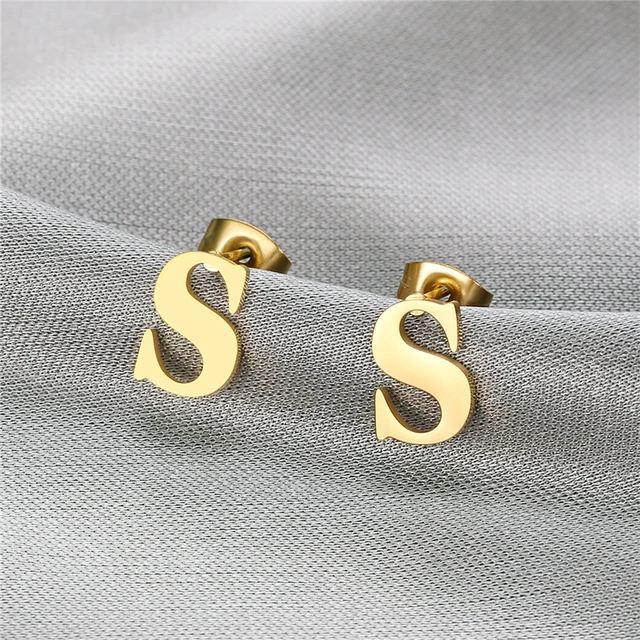 THENAME letter S light rose earrings in gold plating