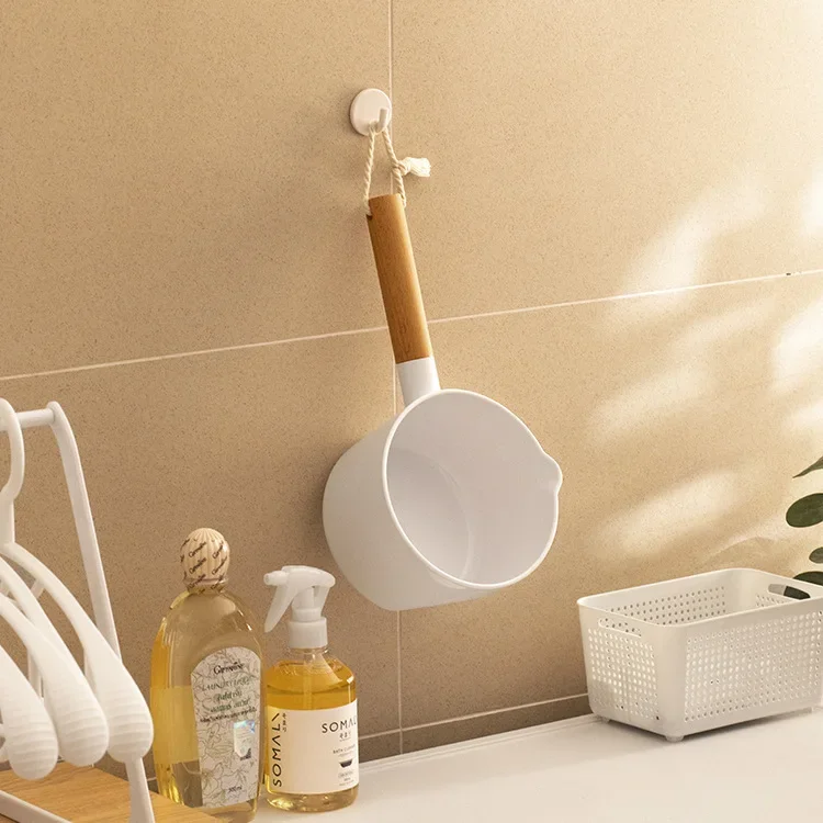 Plastic water ladle, Long Handle Water Scoop Household Durable Thick Plastic Water Scoop Can Hang Bathroom Kitchen Gadget Supplies Cleaning Tool