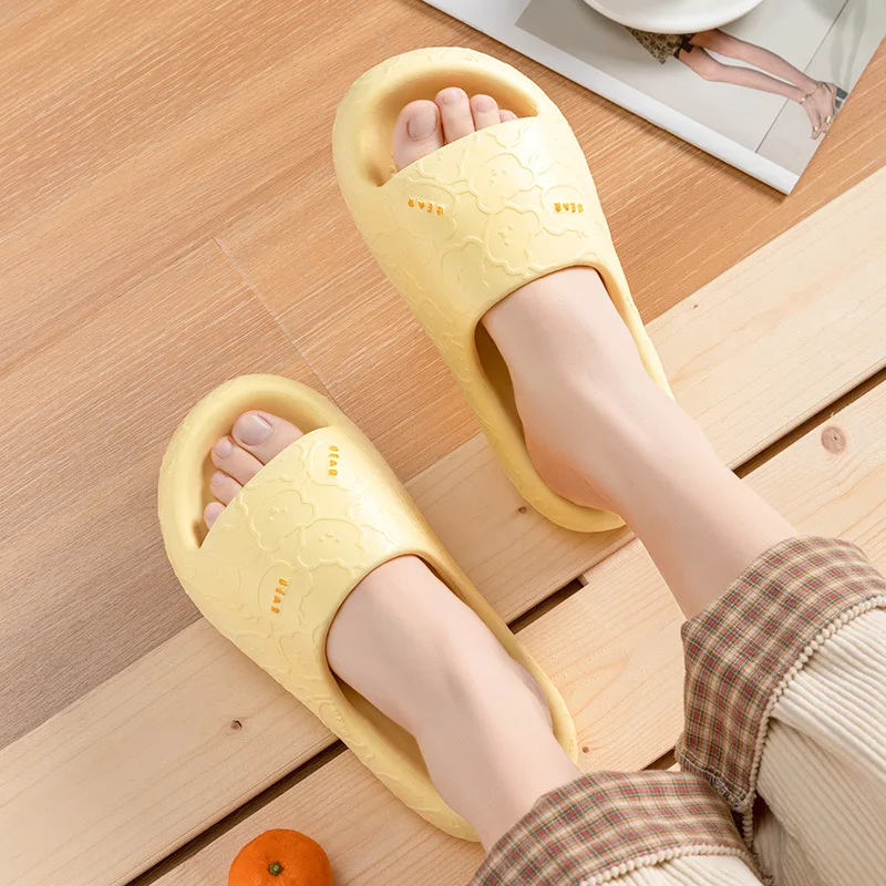 

Little Bear Slippers Female Bathing Non Slip Couple Slippers Male Wear Resistant Lovely Womens Shoes Men Shipper