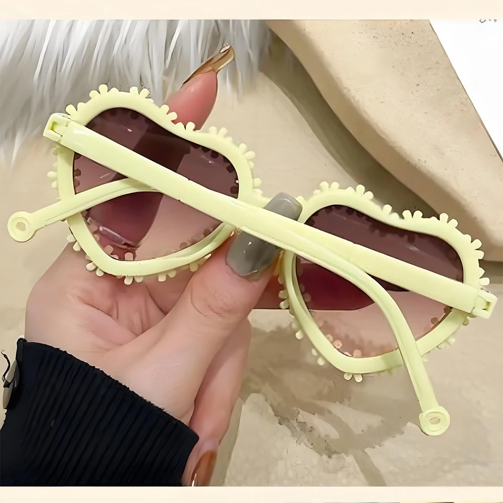 Retro Heart-Shaped Daisy Sunglasses Uv400 Outdoor Children Lovely Protective Sunglasses Kids Sun Glasses Eyewear Accessories