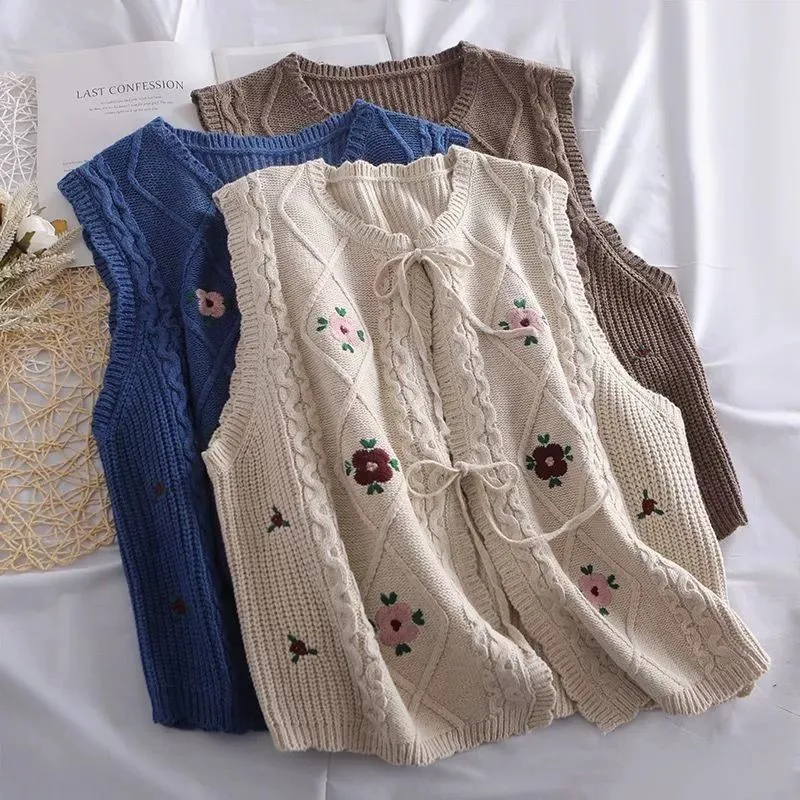 Pregnant Women's Japanese Sweet Embroidered Strap Knitted Vest Coat Maternity Autumn/Winter Retro Loose Simple Vest Coat LH160